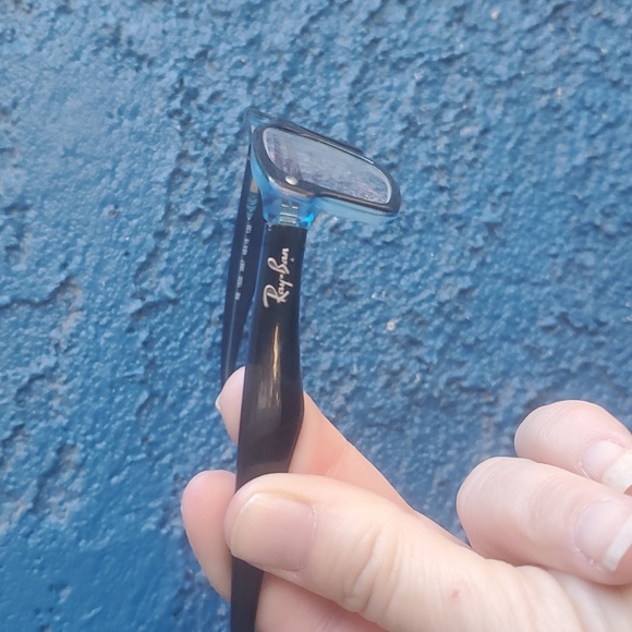 Ray-Ban Junior 1530 Eyeglasses 3667 - Blue. - Picture 4 of 8